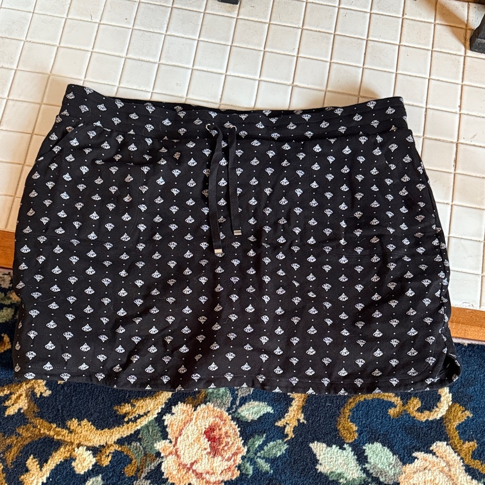 Croft‎ & Barrow Black and White Patterned Skort- worn about 3 times